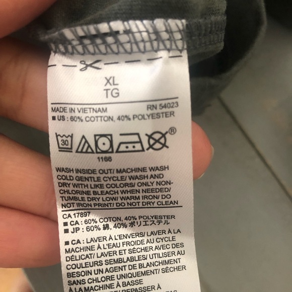 NWT Men’s Banana Republic green crew neck and blue v-neck T-shirt bundle! - Picture 4 of 5